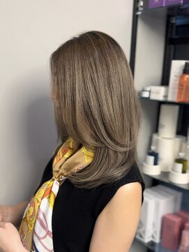 ウルスバイバレット 銀座(Urus by VALETTE) 【シャドールーツブリーチ×レイヤーカット×髪質改善】