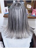 ホワイトシルバーバレイヤージュ×ブリーチ２回