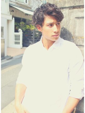 ジジバイワースホワイル(jiji by WORTH WHILE) アッシュブラックウルフマッシュパーマハイライト波巻きショート