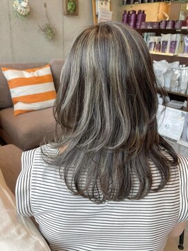 エム インターナショナル 春日部本店(EMU international) 透明感、個性派ハイライトカラー