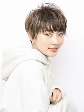 耳かけ×束感ショート／柔らかハイライトで立体感　大西真人