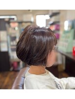 カウスリップ ヘアークリニック(Cowslip hair clinic)&nbsp;アッシュ系カラーのショートボブ