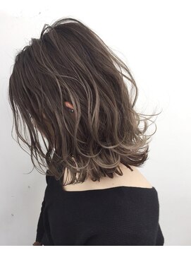 トルネード(TORNADO) 外国人風 外ハネボブ ハイライトバレイヤージュ 白髪ぼかし