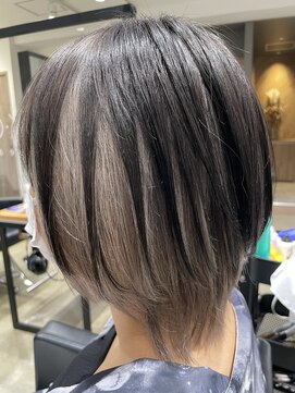 ケーオーエスビューティー(K O S beauty) ツートーンカラー×ウルフカット