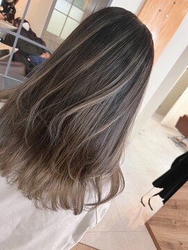 ブルーアンドカンパニー(BLUE&Co.) グレージュ