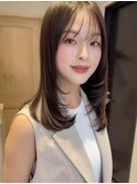 顔周りレイヤーカットくびれヘアミルクティーベージュカラー