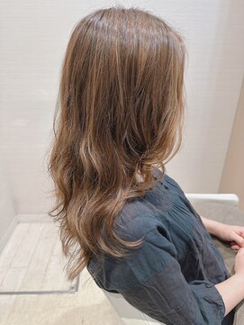 コーエン(cowen) フェミニンロングゆるふわウェーブくびれヘア小顔グレージュ30代