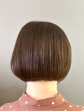 ココカラヘアー ニコ(cococara hair nico) バブ/切りっぱなしボブ/グレイカラー/トリートメント