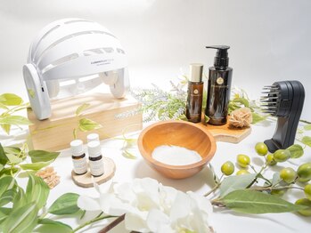 ヘアーサロン ラフリジー(Loufreasy)の写真/【リラックス&保湿】or【育毛促進＆白髪ケア】悩みに合わせて選べるヘッドスパ＊最新美容機器の体験も！
