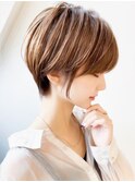 くすみベージュマロンベージュ前下がりボブフェザーショートヘア