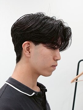 カルム(kalm) 毛流れセンターパートニュアンスパーマカルマヘアメンズパーマ