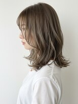 シア(XIA)&nbsp;外ハネミディ/シアーベージュ/透明感カラー/金山