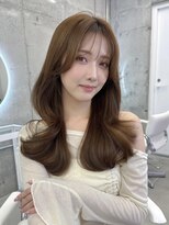 フォンズ(FONS)&nbsp;外ハネくびれヘア　明るめベージュ　オリーブベージュ
