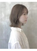切りっぱなしミディアムレイヤーボブ