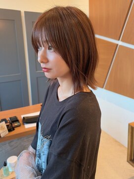 ヘッズ 高木瀬店(HEADS) 顔周りレイヤー 20代 ブラウンベージュ 外ハネボブ 艶髪