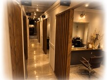 ツリープロデュースドバイアメリー(Tree produced by Amery)の雰囲気（お客様にお寛ぎ頂く11ブースある店内。どうぞごゆっくり☆）