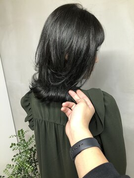 ジーナ 梅田(Zina) 小顔オリーブカラーボブルフハイライトカラークールショート