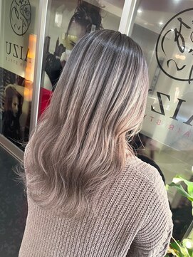 アイズ 本厚木(AIZU) ホワイトベージュシャドールーツバレイヤージュ