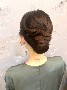 エフェ(effet) アシンメトリー綺麗めシニヨン