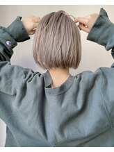 ミルクティーのような柔らかい色味のベージュブラウン☆髪の艶感と肌馴染み良くメイクとの相性◎[ブリーチ]