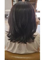 リープリング(Liebling)&nbsp;深い黒に青の輝き、静かに魅せるブルーブラック