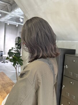 ニキータ(Nikiita) 〈透明感オリーブベージュ〉