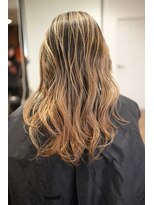 ノラキチジョウジ(NORA KICHIJOJI)&nbsp;バレイヤージュハイライト外国人風カラーフェイスレイヤー耳かけ