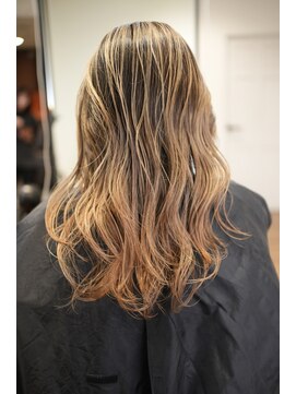 ノラキチジョウジ(NORA KICHIJOJI) バレイヤージュハイライト外国人風カラーフェイスレイヤー耳かけ