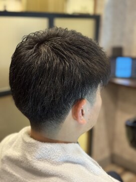 キタセンジュバーバー バイ ティーズ(KITASENJU BARBER by T's) ツーブロックスタイル