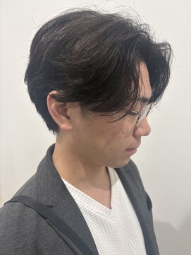 ヒュイル バイ ニアウ(Hwyl by Niau) MEN’S HAIR/サーフカール/刈り上げセンターパート/伊勢崎