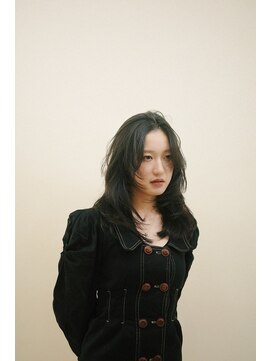 スキオー(SCIO) 縮毛矯正で質感なめらかなレイヤースタイルに