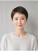 恵比寿で人気の白髪ぼかし大人ナチュラルショート-5歳見え