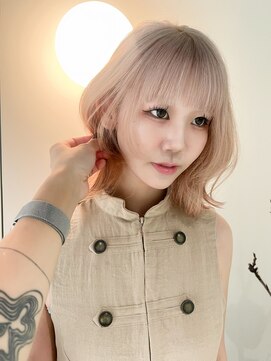 ニューオーセンティック(New Authentic) ほんのりピンクのホワイトベージュ