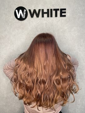 ホワイト(WHITE) [WHITE  RYOTA] ミルクティーピンクにWHITEのカラーを添えて。