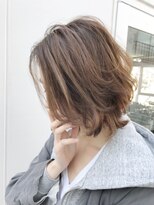 ルーファス メグロ(Ruufus Meguro) 白髪ぼかしハイライトエアリーカールインナーグレージュ