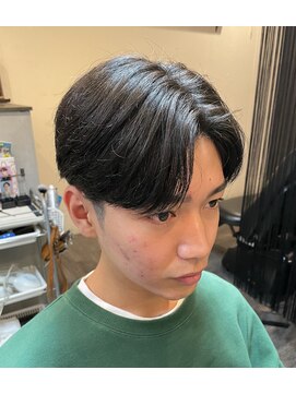 ジュンヌオム リンカラン(Jeune Homme LINGKARAN) 毛流れパーマ×センターパート