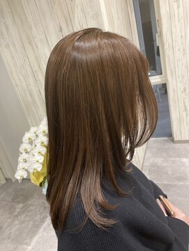 アロハナ ヘアワークス(alohana hair works) 明るめグレイカラーレイヤーカット