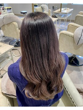 エミィ(emii.) グレージュカラー/レイヤーカット