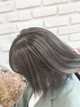 ビランチェ 池袋(bilancia) ハイライト/外はねボブ/グレージュ/美髪/切りっぱなしボブ