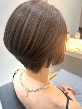 アリアツイン バイ エクラート 池袋西口店(ARiA TWiN by ECLART) 【似合わせ丸みショート】艶髪ベージュカラー