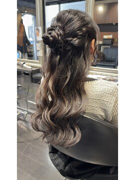 ふんわり柔らか♪大人可愛いハーフアップアレンジ