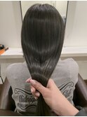 ダークグレー