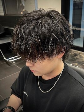 ビンゴ(BINGO) 932黒髪束間ツイストスパイラルパーマ栗色刈り上げ無造作パーマ