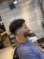 フランクスバーバー アンド ビアークラブ(FRANK'S BARBER and BEER CLUB) ローフェードで低めの色彩で雰囲気出ます。是非