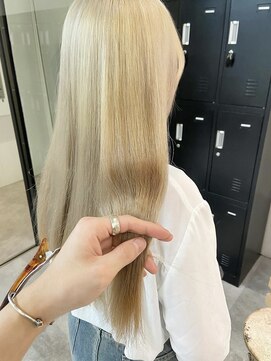 アイリー 名古屋(A/LEE) ブロンドヘア