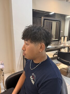 アイズ 海老名(AIZU) ツイストスパイラルパーマ 波巻きパーマ メンズカット 眉毛