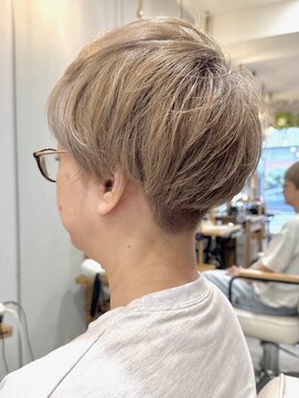 グラッシー センター北店(GLASSI) 【ブリーチで白髪をぼかす】ホワイトベージュ★刈り上げマッシュ
