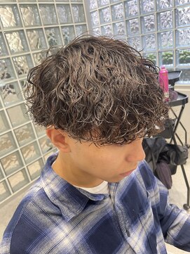 イリ(iLi) 【iLi ×HIRAI】メンズツイストスパイラルパーマ《立川美容室》