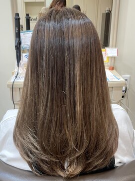 アルターリール(aL ter Rire) 黒髪/ボブルフ/ネビージュ/小顔/ワンレン