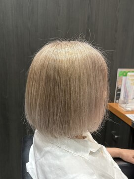 アミックス Hair&Make Amix KOKUSAIHOTEL 柔らかな光をまとったペールベージュ